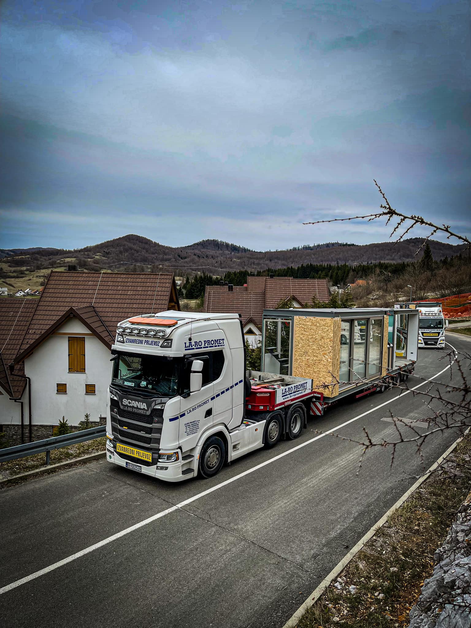 LA-RO PROMET - Galerija transporta teških tereta i logistike 01.jpg